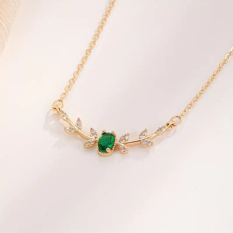 Elegant Gold Necklace with a Refined Heart