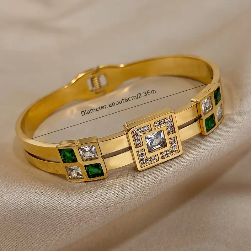 Elegant Gold Bracelet with Refined Details