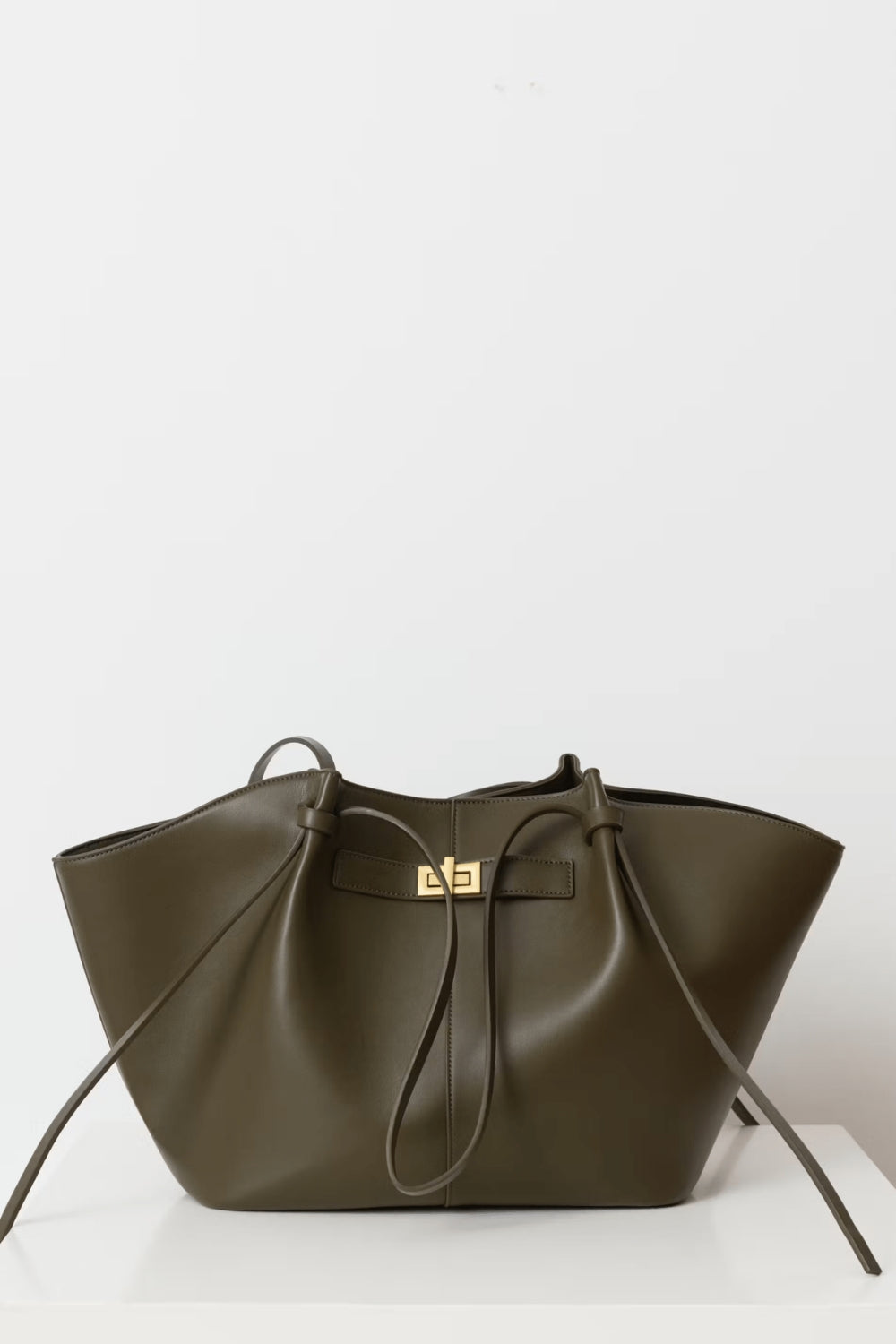 Everyday leather tote with a clasp detail on the front.