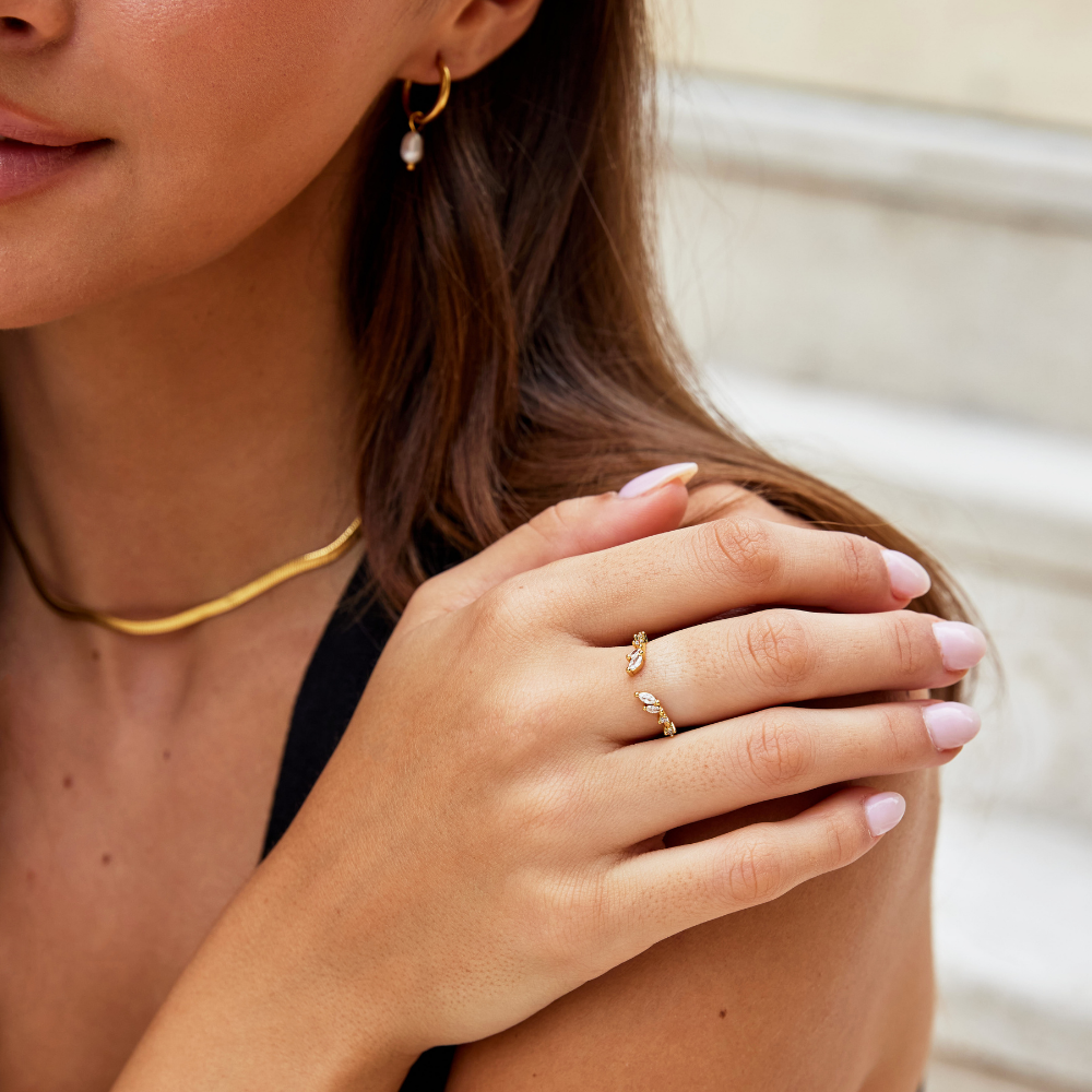 Refined gold ring with crystal accent