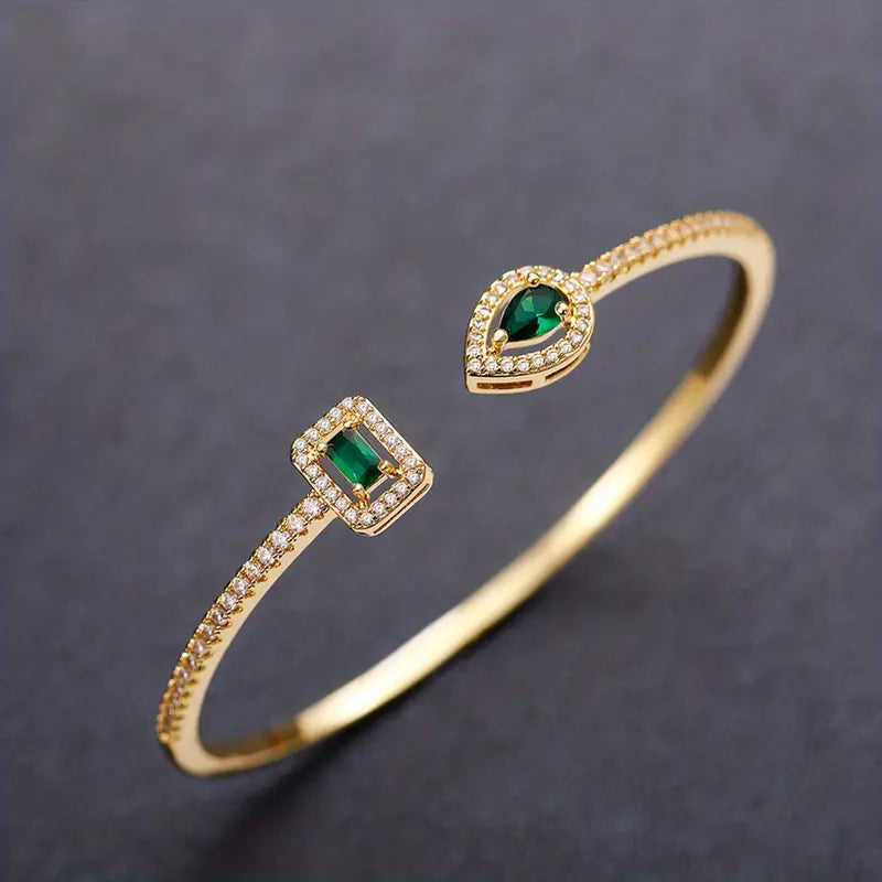 Elegant Gold Bracelet with Refined Details
