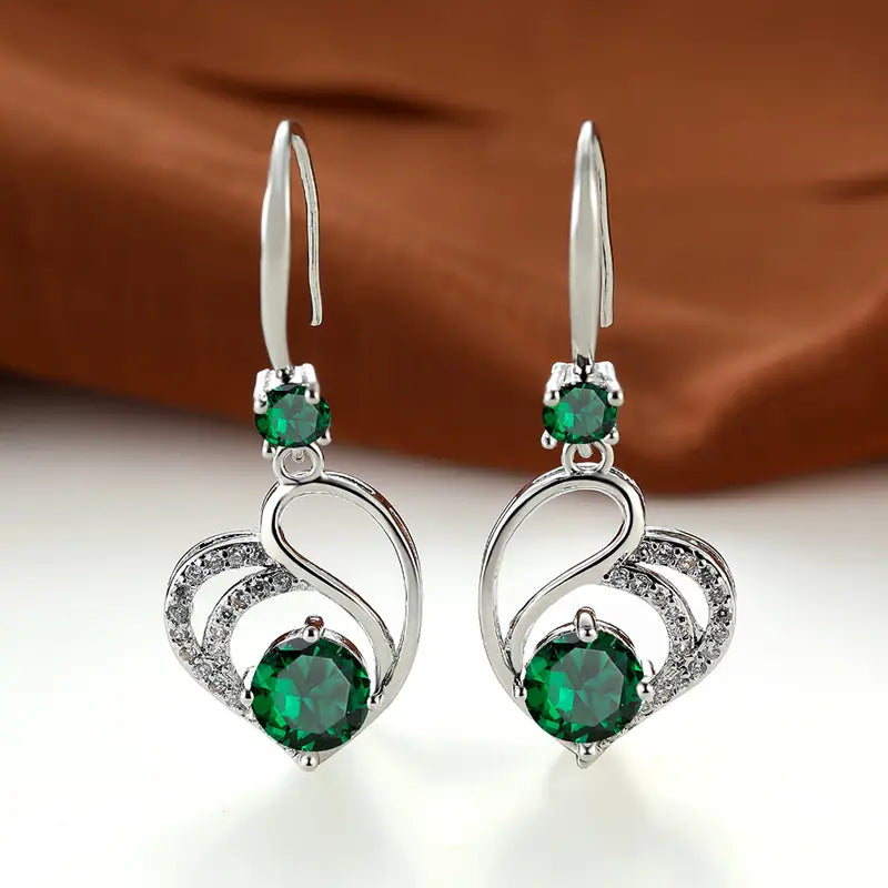 Elegant White Gold Earrings with Refined Details