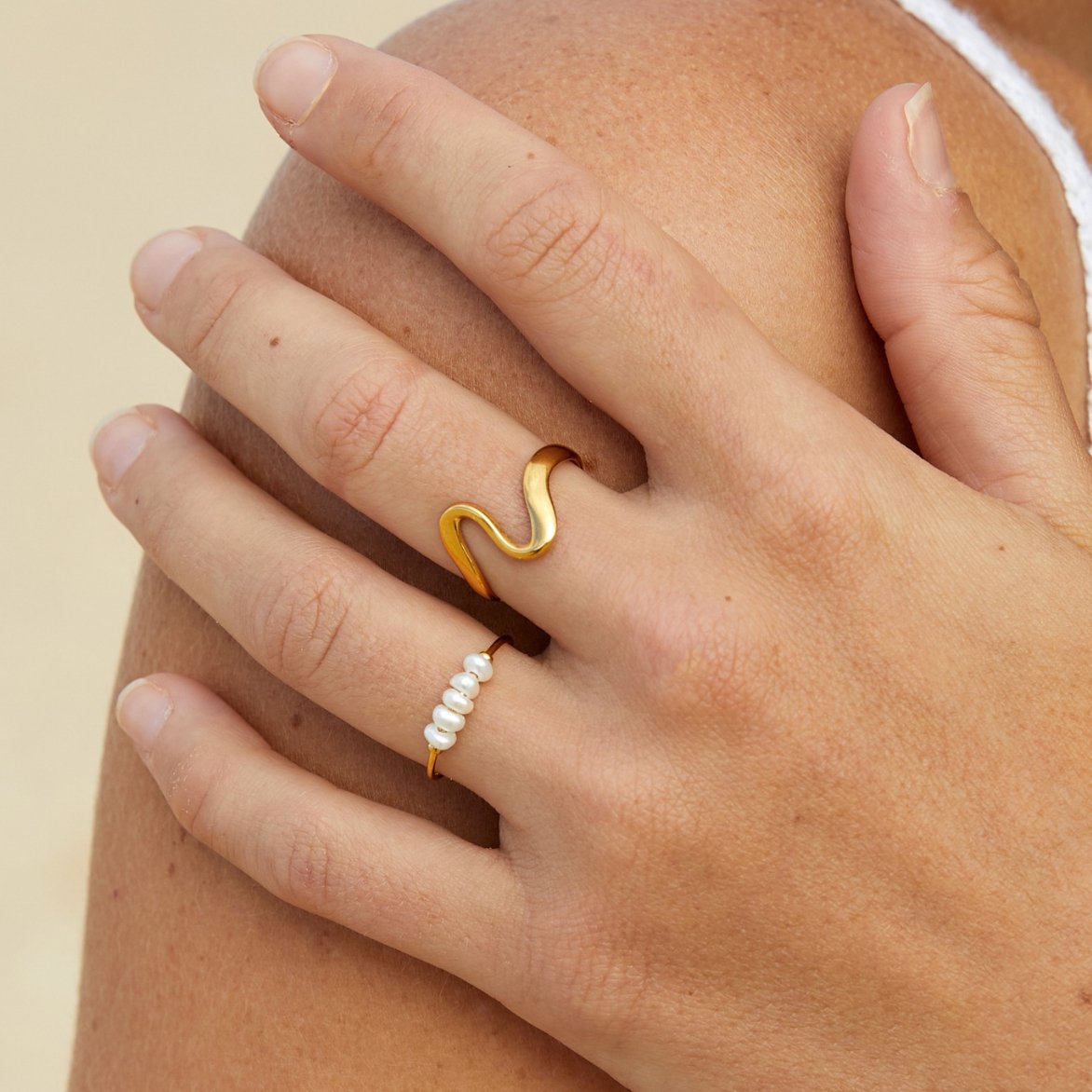 Elegant freshwater pearl ring in silver