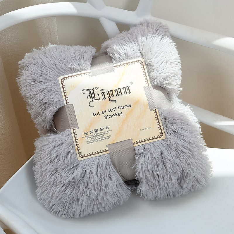 Faux Fur Throw Blanket with Soft Plush Long Pile Shaggy Texture for Cosy Bedding