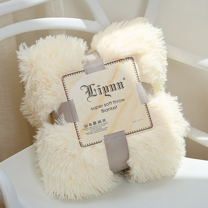 Faux Fur Throw Blanket with Soft Plush Long Pile Shaggy Texture for Cosy Bedding