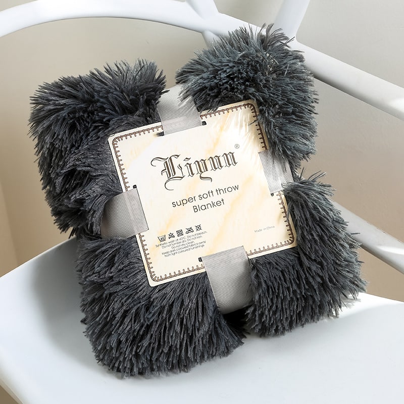 Faux Fur Throw Blanket with Soft Plush Long Pile Shaggy Texture for Cosy Bedding