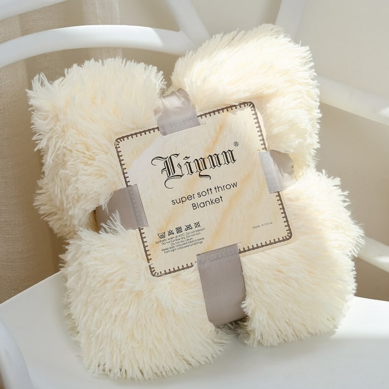 Faux Fur Throw Blanket with Soft Plush Long Pile Shaggy Texture for Cosy Bedding