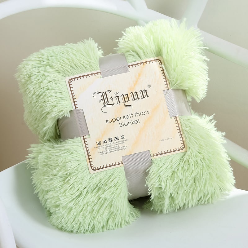 Faux Fur Throw Blanket with Soft Plush Long Pile Shaggy Texture for Cosy Bedding