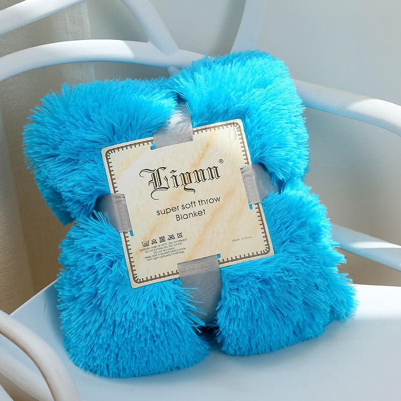 Faux Fur Throw Blanket with Soft Plush Long Pile Shaggy Texture for Cosy Bedding