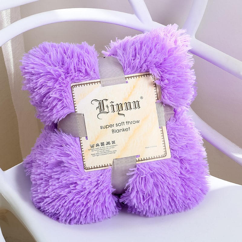 Faux Fur Throw Blanket with Soft Plush Long Pile Shaggy Texture for Cosy Bedding