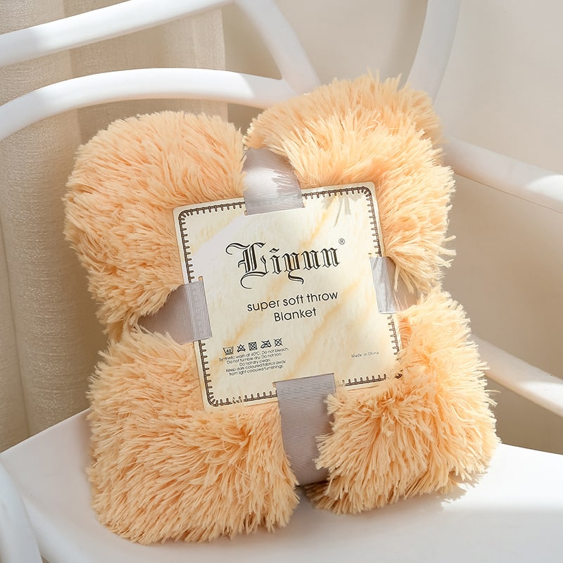 Faux Fur Throw Blanket with Soft Plush Long Pile Shaggy Texture for Cosy Bedding