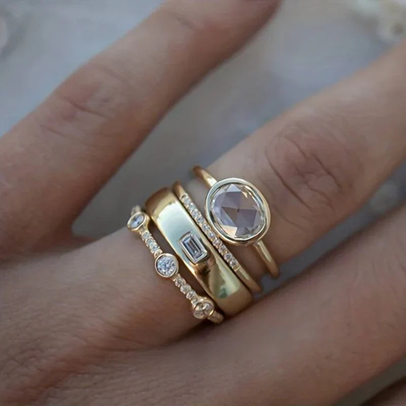 Elegant Gold Ring with Cubic Zirconia in Vintage Style