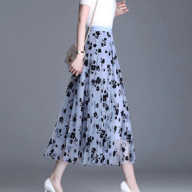 Chic und Stil | Elegant Maxi Skirt Made of Mesh with Floral Pattern