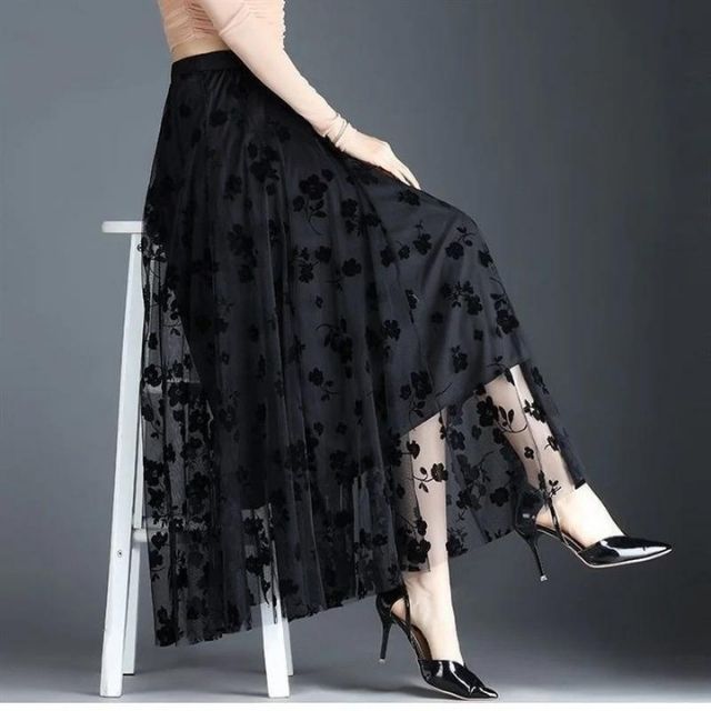 Chic und Stil | Elegant Maxi Skirt Made of Mesh with Floral Pattern