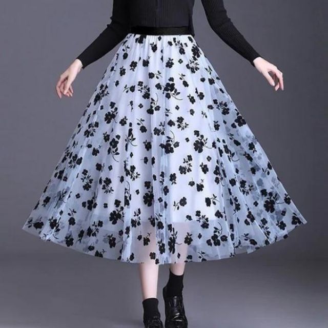 Chic und Stil | Elegant Maxi Skirt Made of Mesh with Floral Pattern
