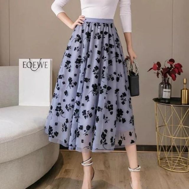 Chic und Stil | Elegant Maxi Skirt Made of Mesh with Floral Pattern