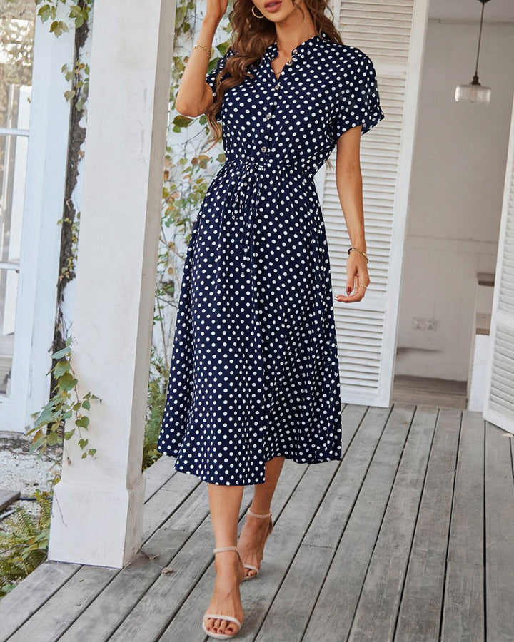 Chic und Stil | Polka Dot Dress with Ties and Buttons