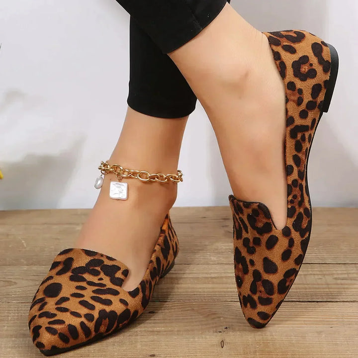 Chic und Stil | Orthopedic Leopard Spiked Toe Loafers