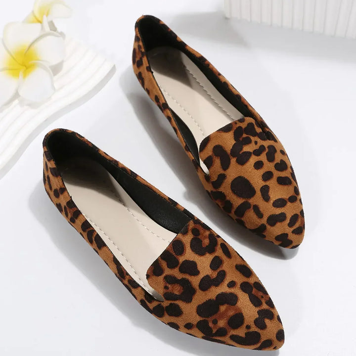 Chic und Stil | Orthopedic Leopard Spiked Toe Loafers