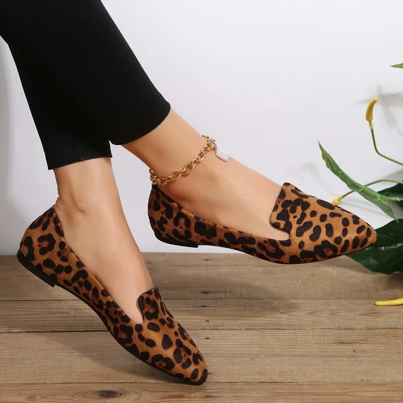 Chic und Stil | Orthopedic Leopard Spiked Toe Loafers