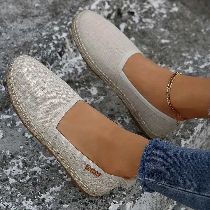Chic und Stil | Espadrilles, Flat, Lightweight, Canvas Shoes, Shoes for The Summer