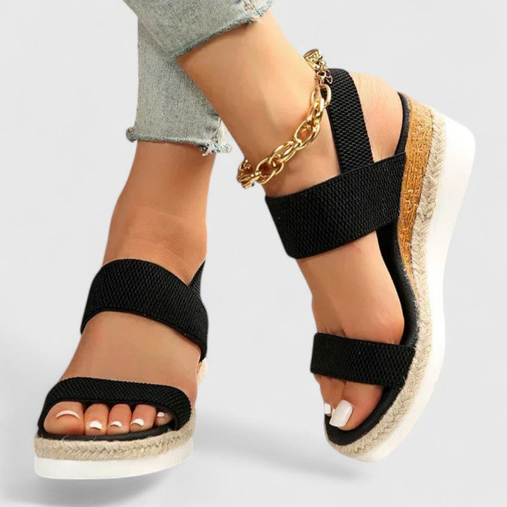 https://cdn.shopify.com/s/files/1/0878/4406/1529/files/FkqcSandali-con-zeppa-lavorati-a-maglia-in-tessuto-elasticizzato-sandali-con-plateau-con-fascia-elastica-posteriore_720x-Photoroom.jpg?v=1776769781