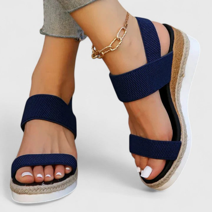https://cdn.shopify.com/s/files/1/0878/4406/1529/files/Lwl9Sandali-con-zeppa-lavorati-a-maglia-in-tessuto-elasticizzato-sandali-con-plateau-con-fascia-elastica-posteriore_720x-Photoroom.jpg?v=1776769781