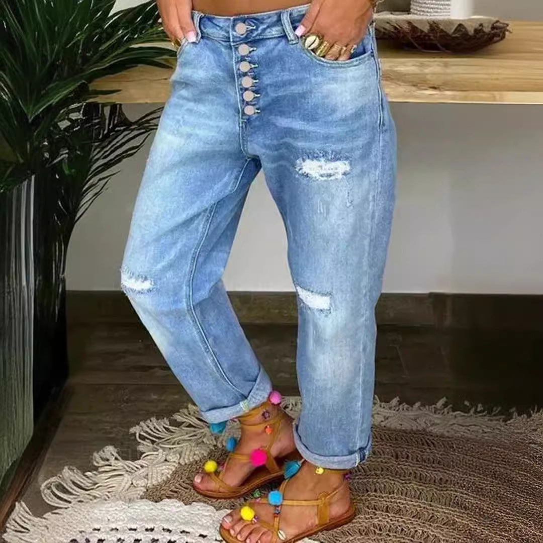 Casual fit women's jeans with high buttons and distressed details Chic & Stil