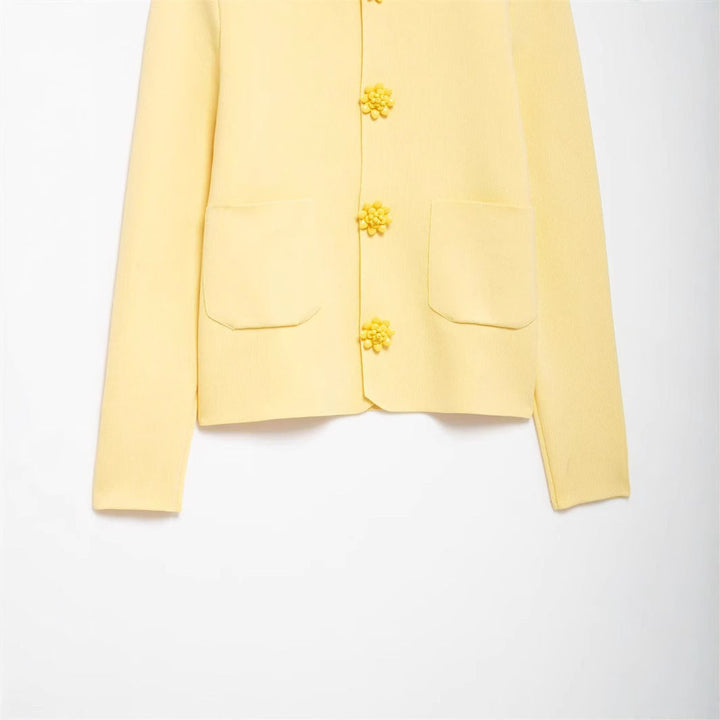 Gilet féminin fin avec boutons décoratifs en forme de fleur Chic & Stil