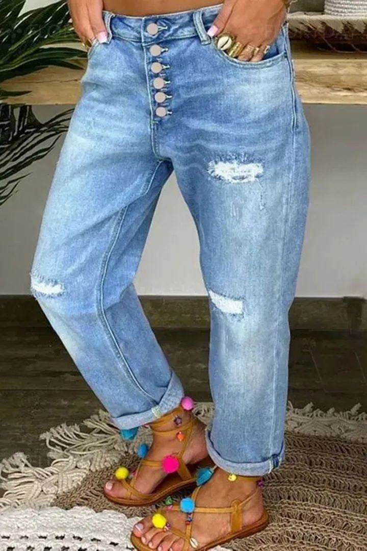 Casual fit women's jeans with high buttons and distressed details Chic & Stil