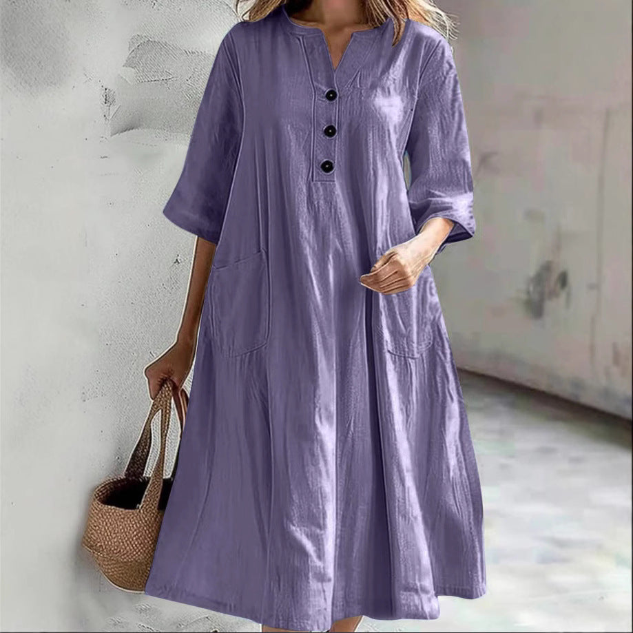 Casual linen dress for ladies with practical pockets and chic button details