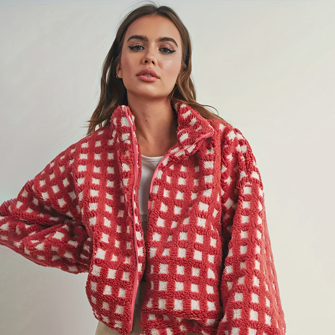Oversized and cozy fleece jacket for women with plaid pattern and high collar Chic und Stil