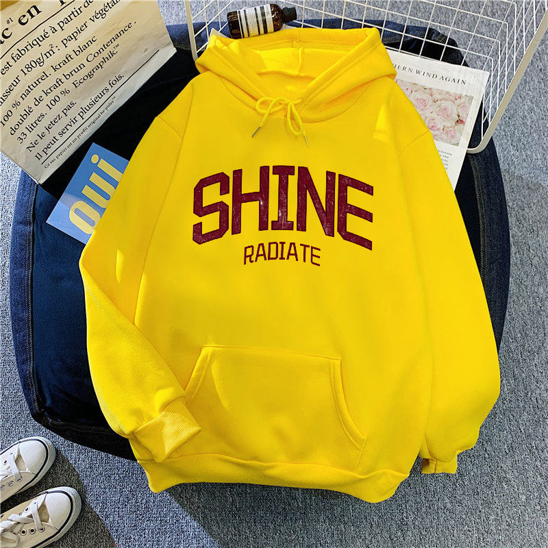 Women's hoodie with eye-catching lettering Chic & Stil