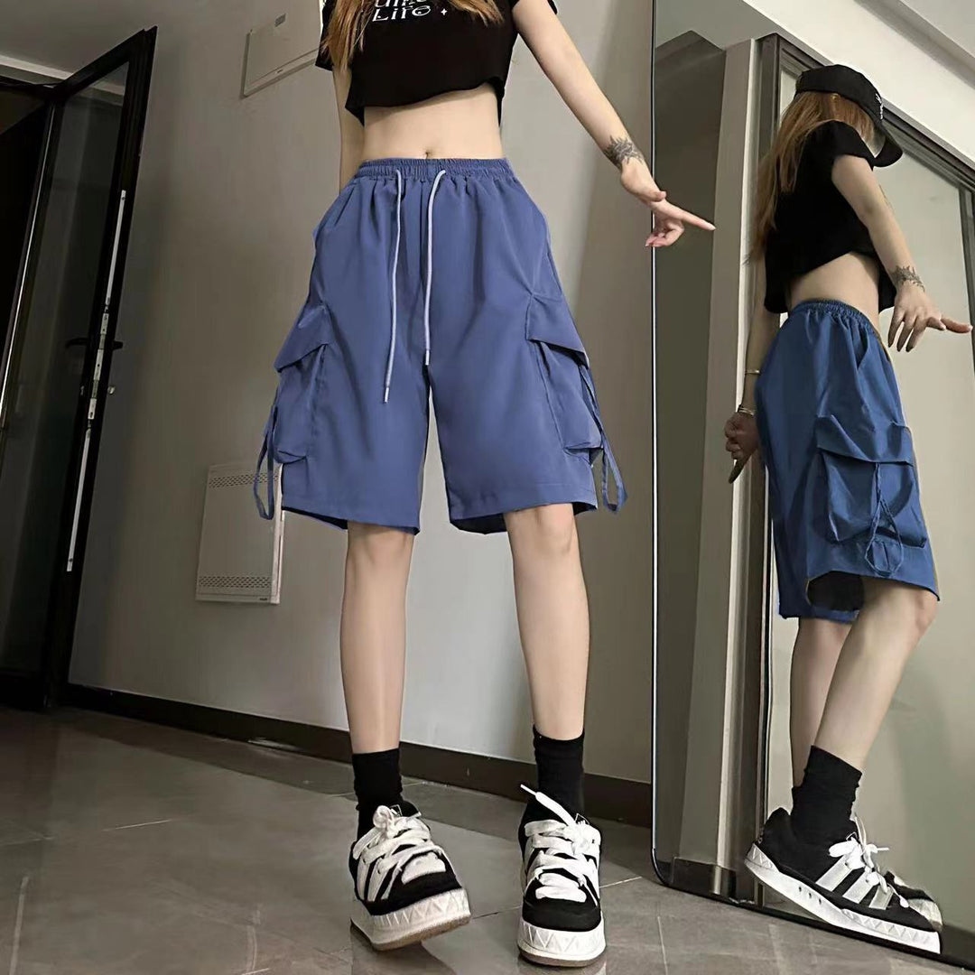 Women's cargo shorts with practical side pockets and elastic waistband