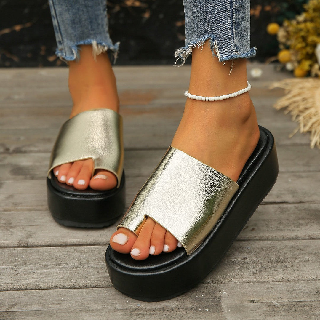 Modern platform sandals for women with an open toe and comfortable sole Chic and Style