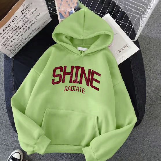 Women's hoodie with eye-catching lettering Chic & Stil