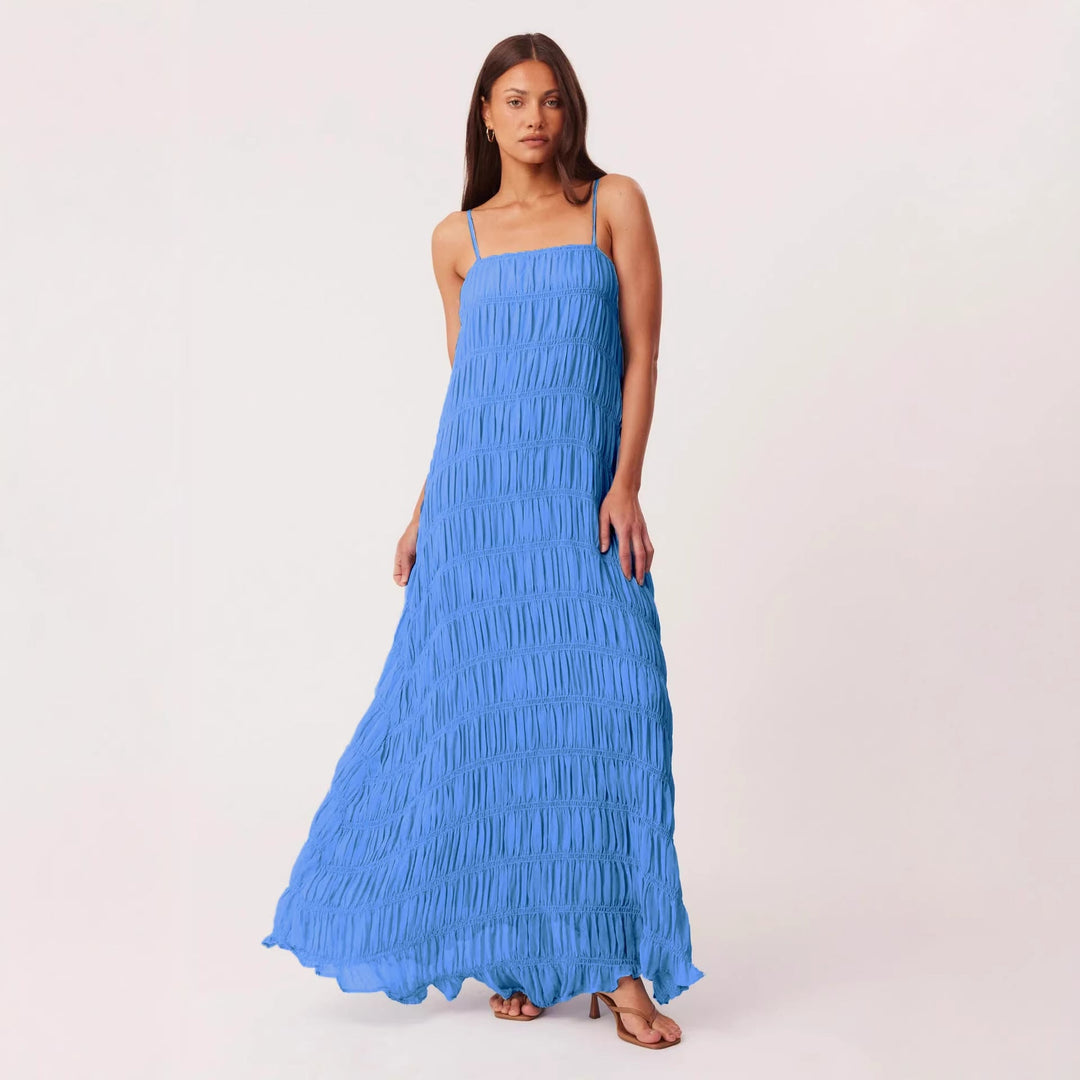 Women's maxi dress with romantic pleated structure and delicate spaghetti straps