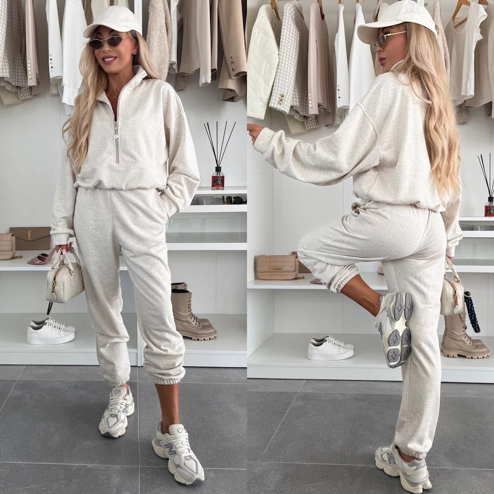Sports loungewear set for women with stylish high collar and zipper Chic und Stil