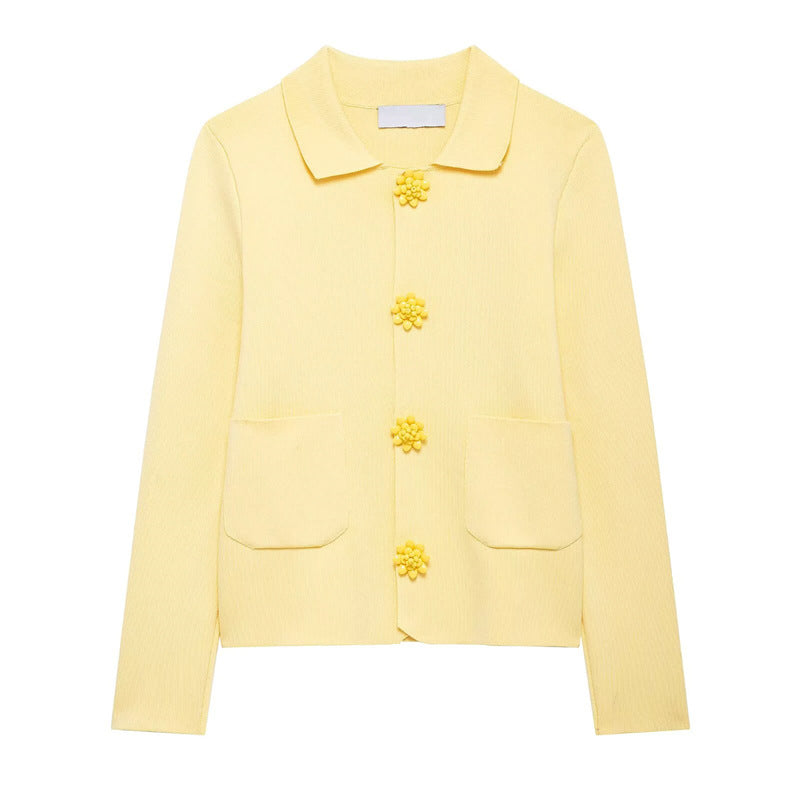 Gilet féminin fin avec boutons décoratifs en forme de fleur Chic & Stil