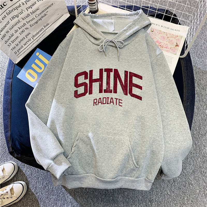 Women's hoodie with eye-catching lettering Chic & Stil