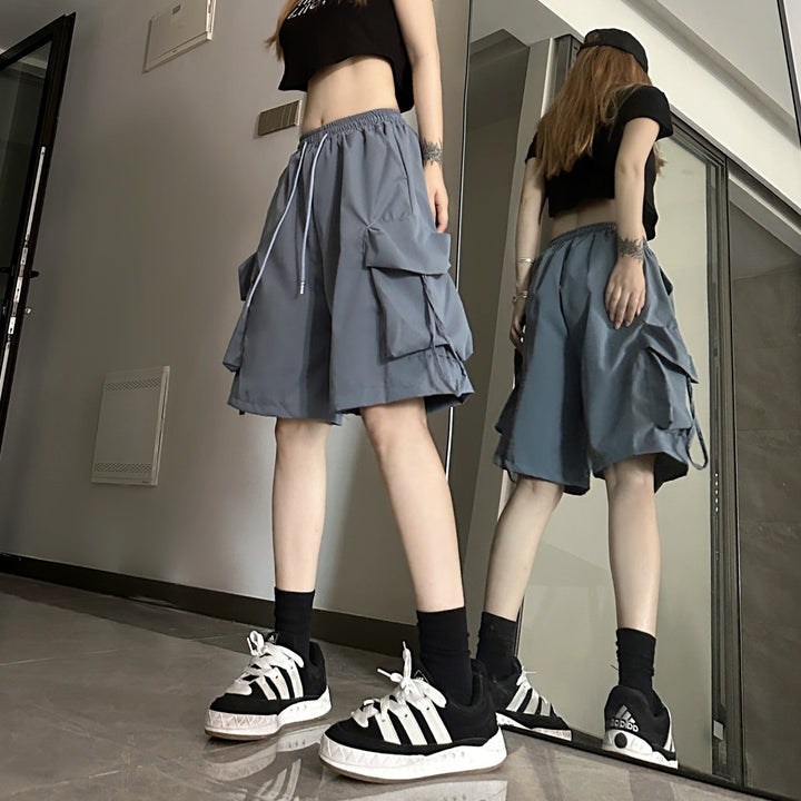 Women's cargo shorts with practical side pockets and elastic waistband