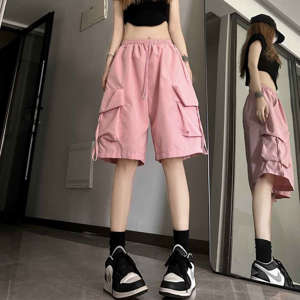 Women's cargo shorts with practical side pockets and elastic waistband