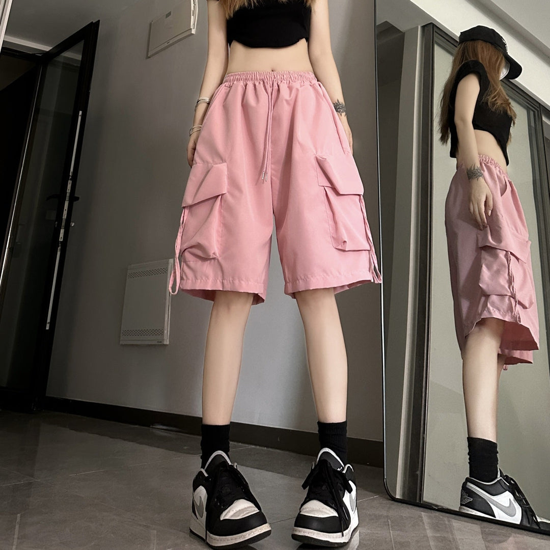 Women's cargo shorts with practical side pockets and elastic waistband