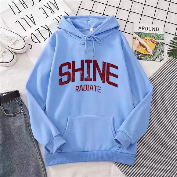 Women's hoodie with eye-catching lettering Chic & Stil