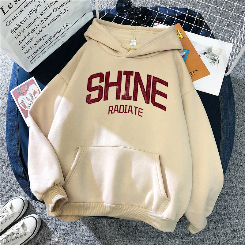 Women's hoodie with eye-catching lettering Chic & Stil