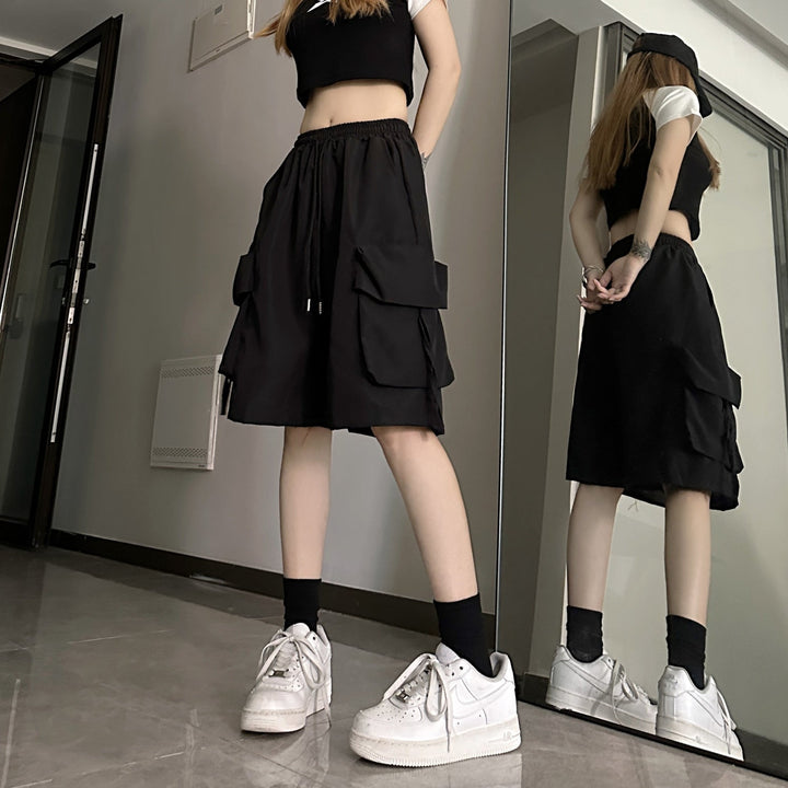 Women's cargo shorts with practical side pockets and elastic waistband