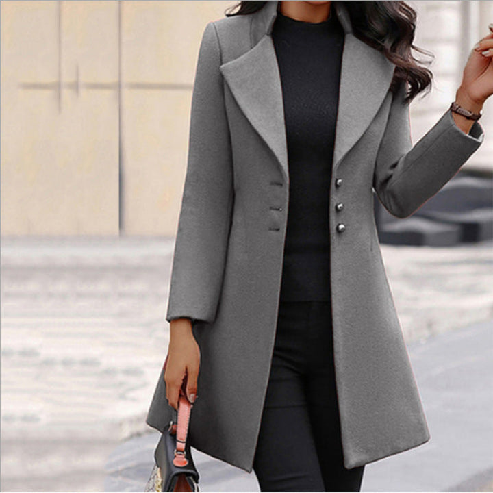 Ladies Elegant and modern long coat with structured collar Lune London