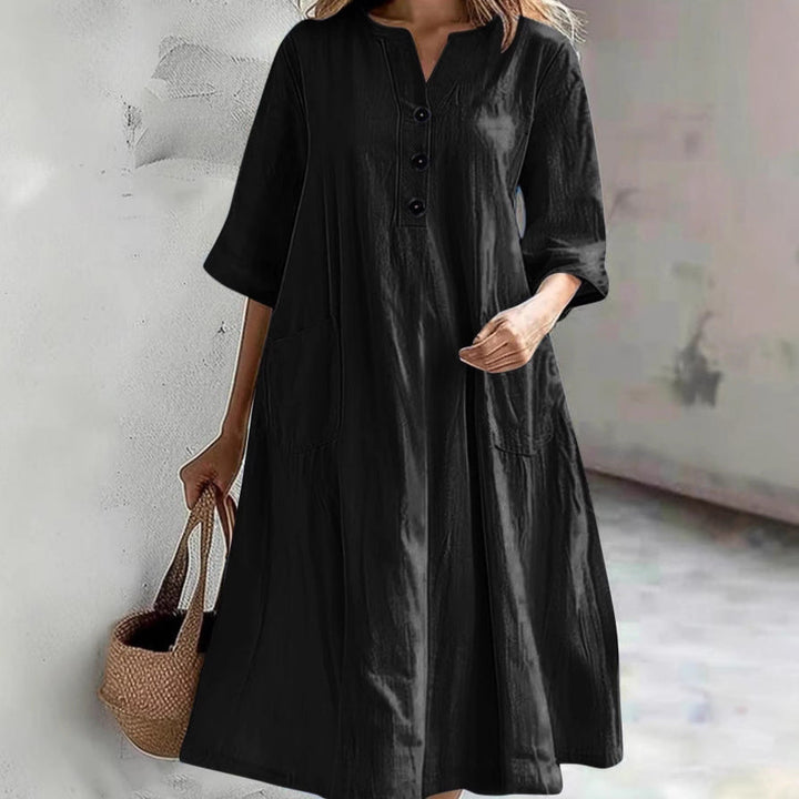Casual linen dress for ladies with practical pockets and chic button details