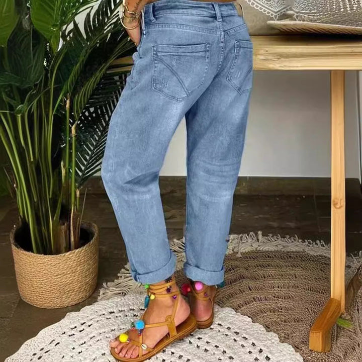 Casual fit women's jeans with high buttons and distressed details Chic & Stil