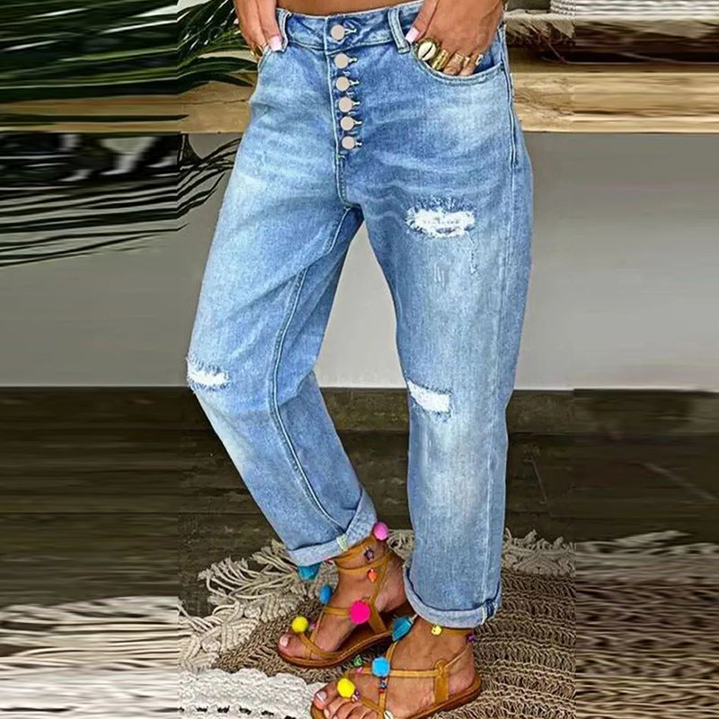 Casual fit women's jeans with high buttons and distressed details Chic & Stil